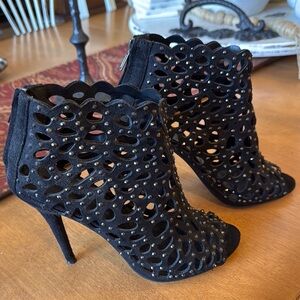 Chic Black Heeled Boots